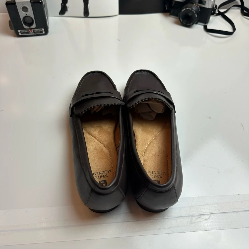 White Mountain 9.5W Brown Penny Loafers Wide Width Moc Toe Preppy Shoes